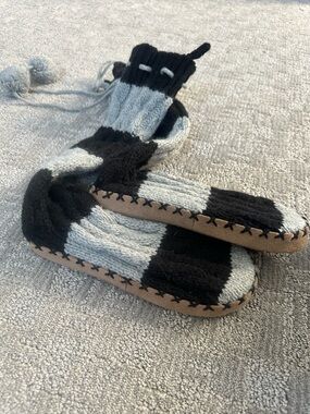 PINK Victoria’s Secret Cable Knit Slipper Booties Moccasin Socks S 5-6 NWOT